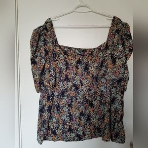 Puff sleeve floral top